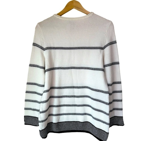 Chico’s White Textured Stripe Bateau-Neck Summer Sweater, size 1 - Picture 4 of 10